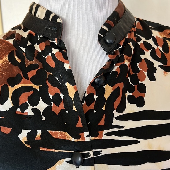 Brown animal print silk blouse. Size L - Picture 4 of 12